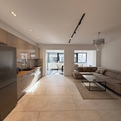 Miete einer geräumigen und hellen 4-Zimmer-Wohnung, 120 m², Vračar, Belgrad, Serbien